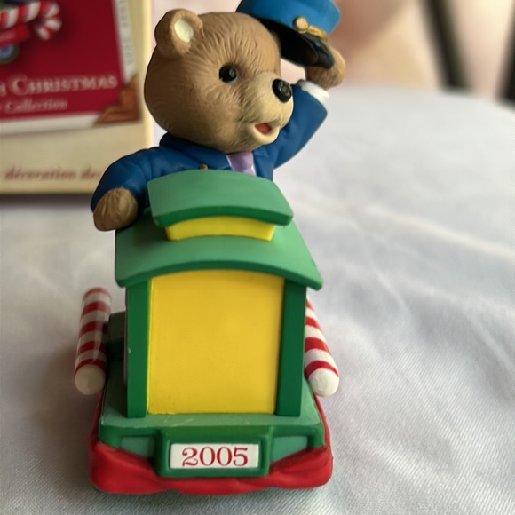 Vintage Hallmark Keepsake Child’s fifth Christmas Train Ornament Dated 2… - Picture 3 of 9